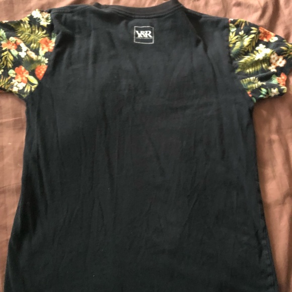 Men’s Young & Reckless Medium Tee - Picture 3 of 3